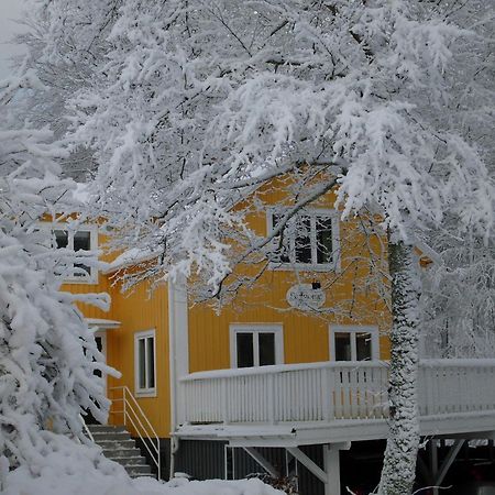 Hotel & Pensionat Bjoerkelund Stenbrohult  Exterior photo
