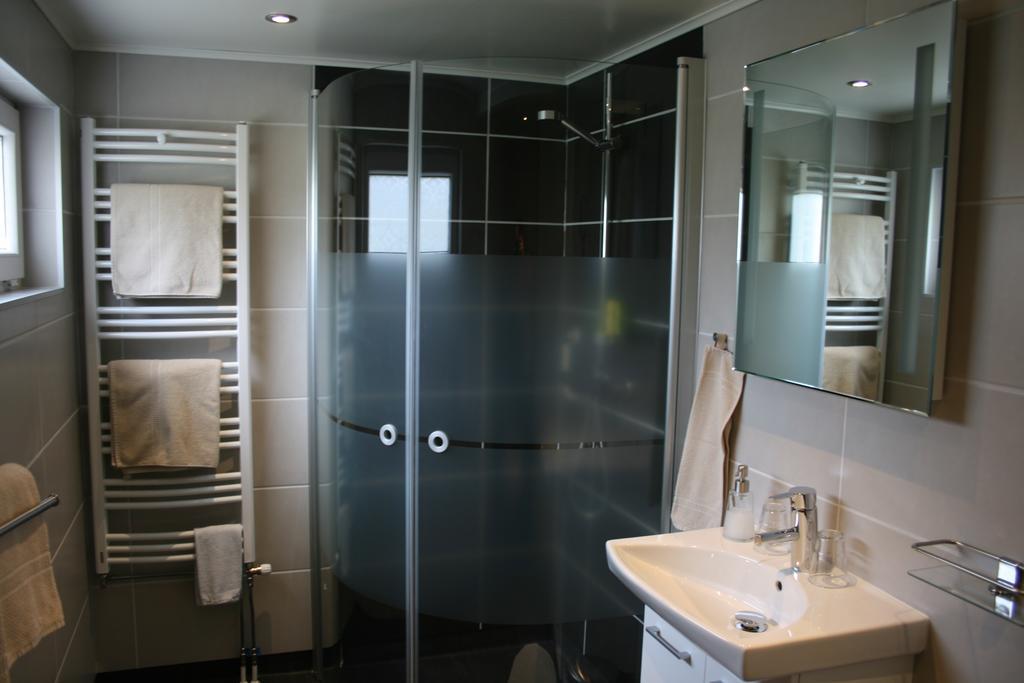 Hotel & Pensionat Bjoerkelund Stenbrohult  Room photo