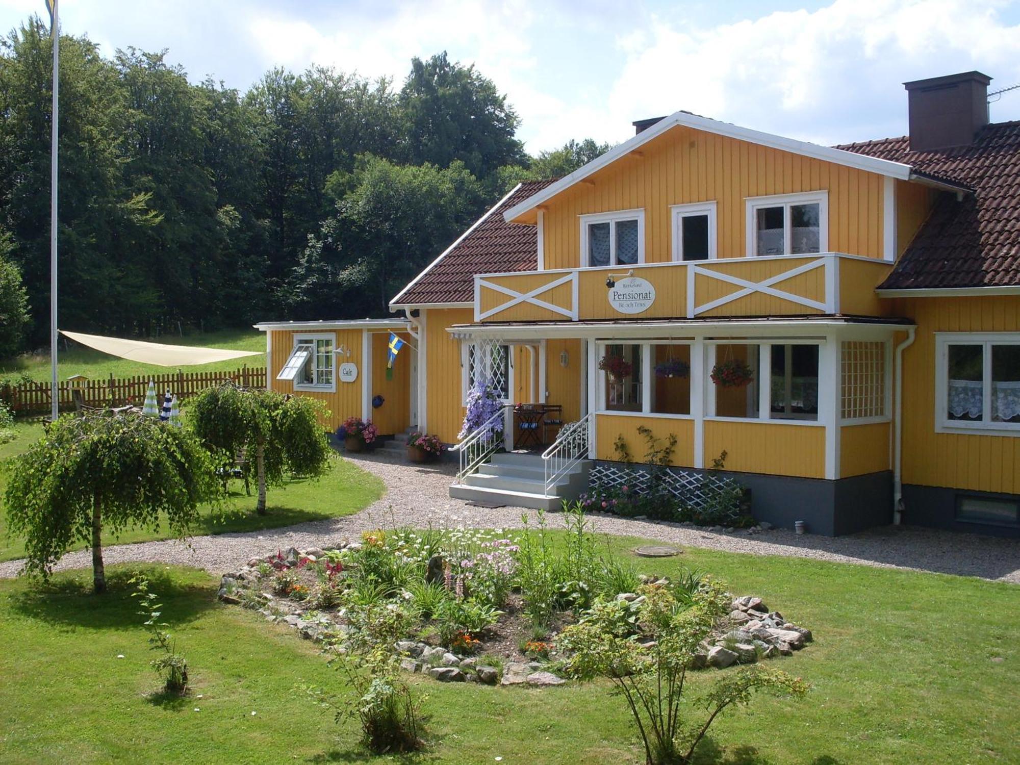 Hotel & Pensionat Bjoerkelund Stenbrohult  Exterior photo