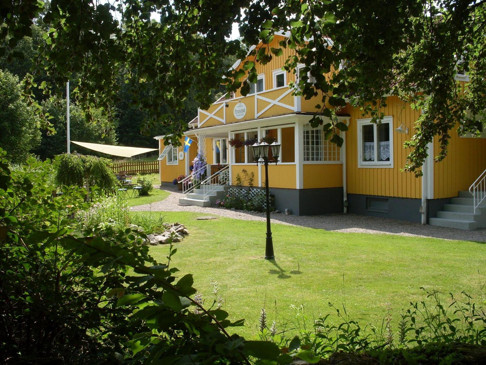 Hotel & Pensionat Bjoerkelund Stenbrohult  Exterior photo